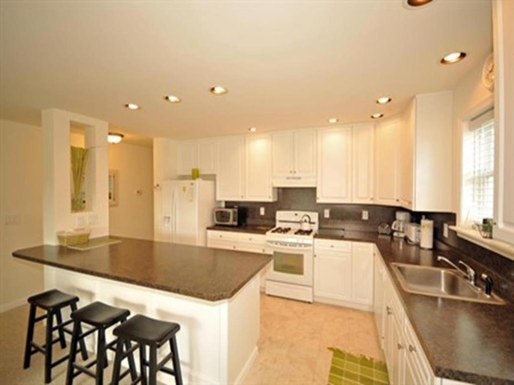 3 Bedroom 2 Bath First Floor Brant Duplex *