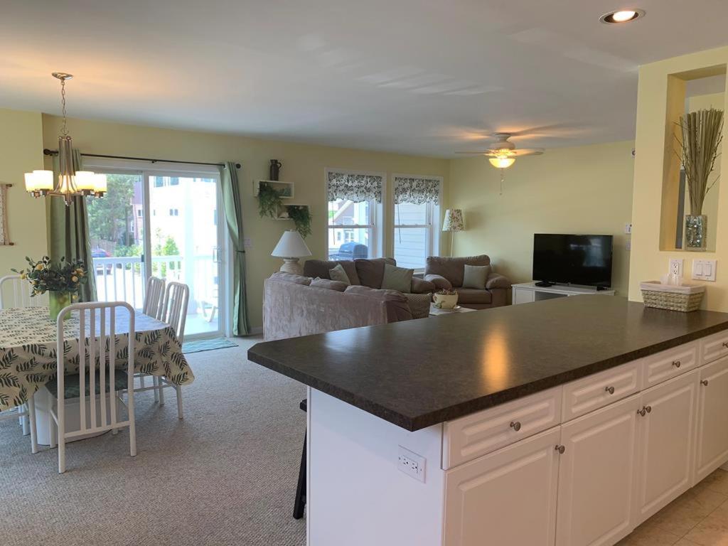3 Bedroom 2 Bath First Floor Brant Duplex *