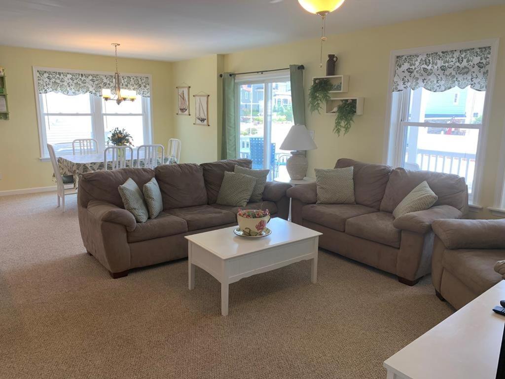 3 Bedroom 2 Bath First Floor Brant Duplex